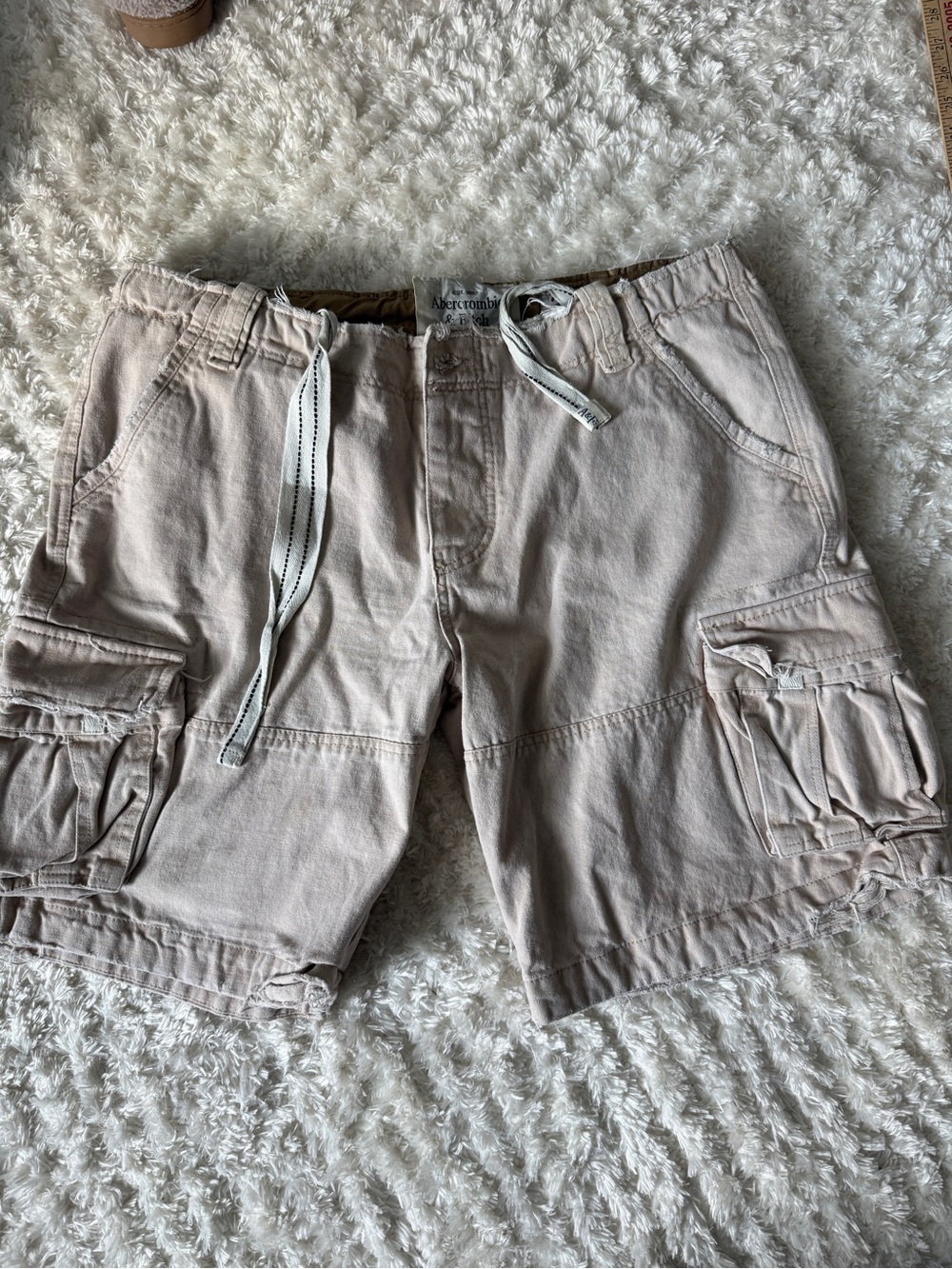 Abercrombie & Fitch Men's Cargo Shorts in Light Beige vintage size 36